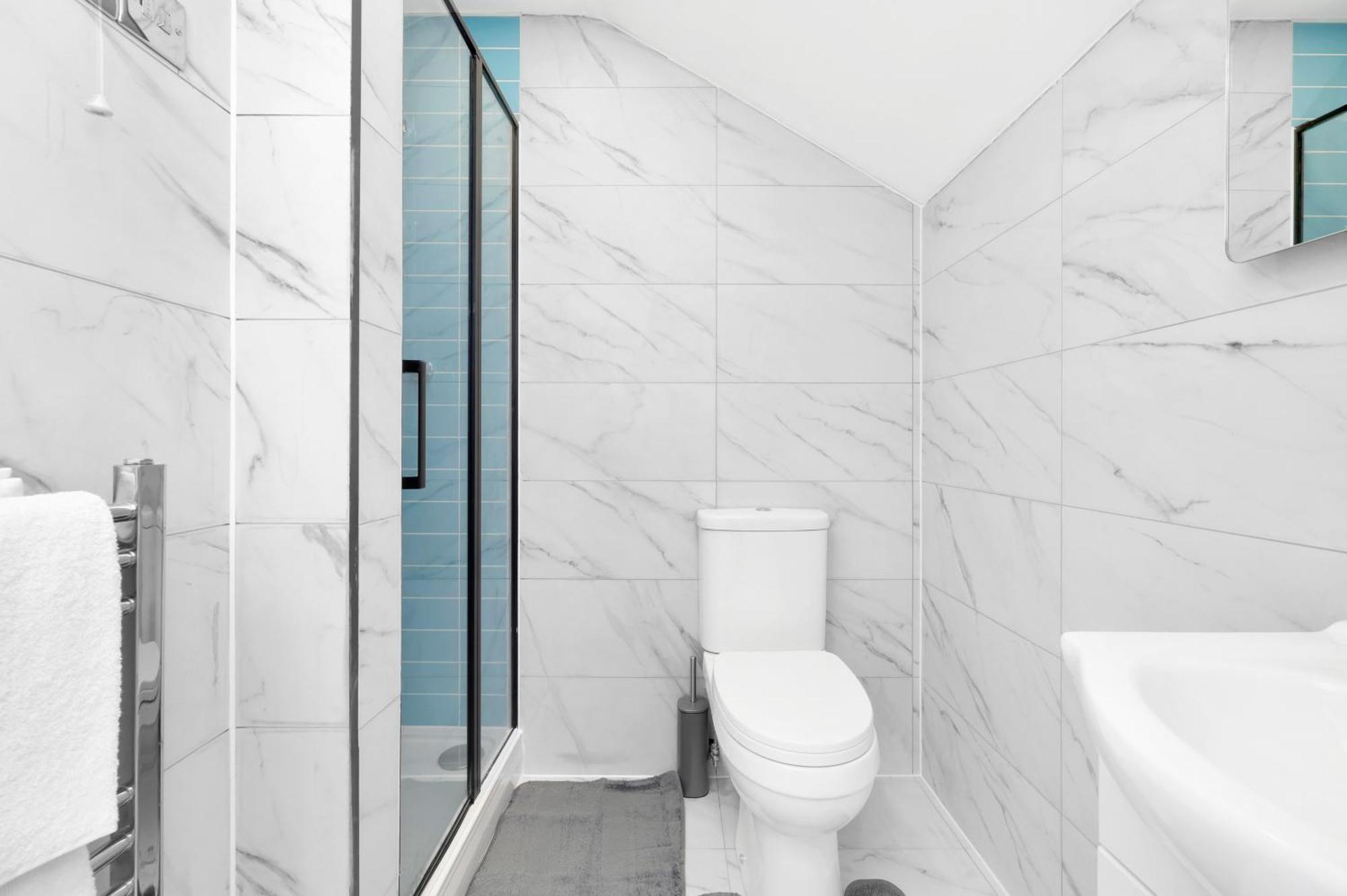 Waterside 4 Bed Apartment Londres Extérieur photo