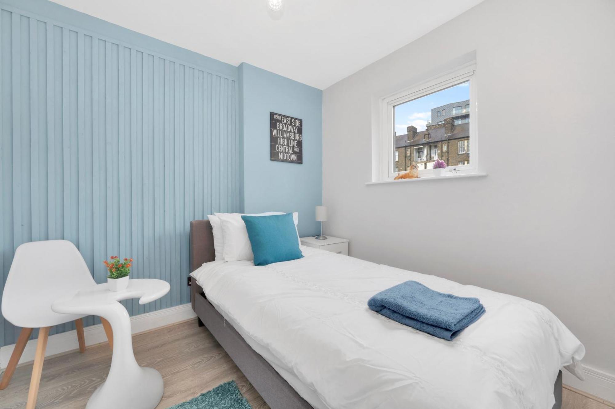 Waterside 4 Bed Apartment Londres Extérieur photo