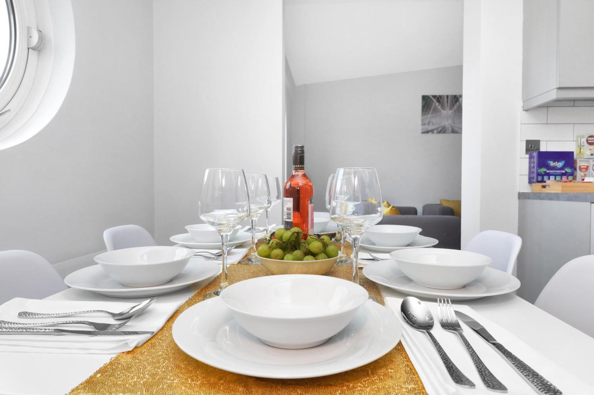 Waterside 4 Bed Apartment Londres Extérieur photo